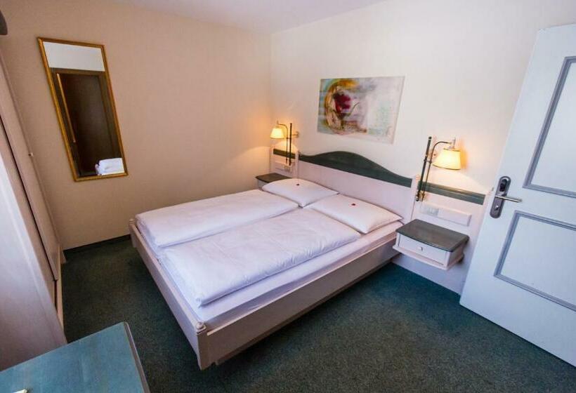 标准间带山景, Gruber