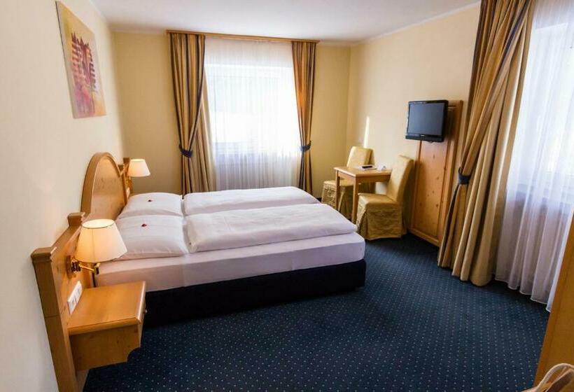 标准间带山景, Gruber