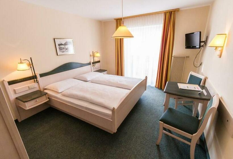 标准间带山景, Gruber