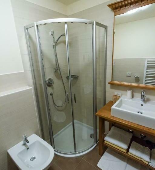 标准间带山景, Gruber