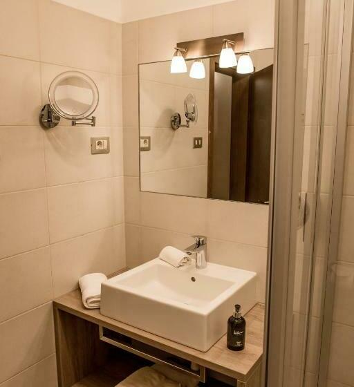 标准间带山景, Gruber