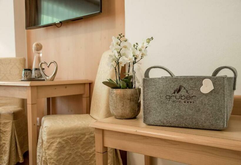 标准间带山景, Gruber