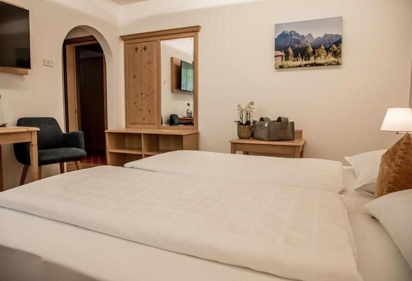 标准间带山景, Gruber