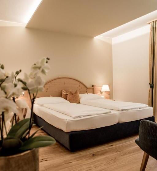 标准间带山景, Gruber