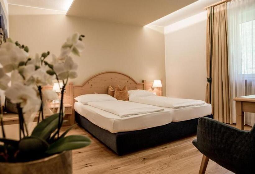 标准间带山景, Gruber