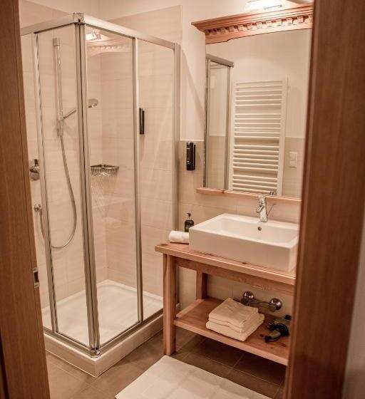 带露台可观山景的标准间, Gruber