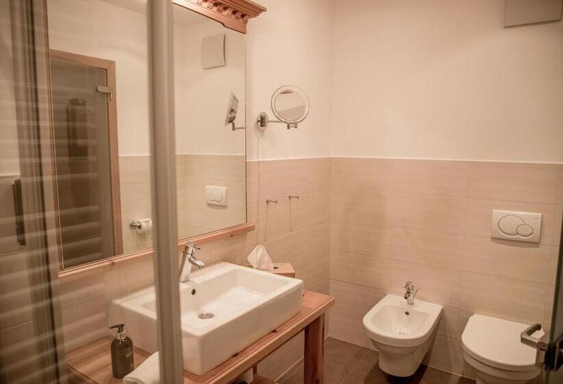 带露台可观山景的标准间, Gruber