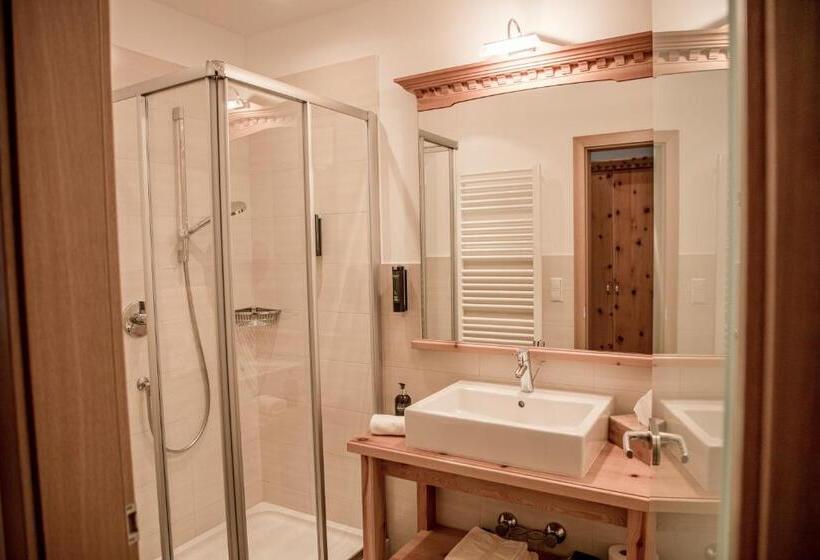 带露台可观山景的标准间, Gruber