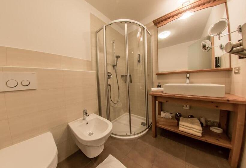 标准间带山景, Gruber