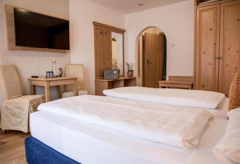 标准间带山景, Gruber