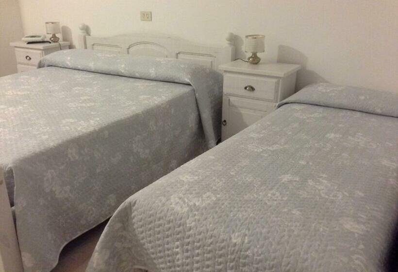 标准三人间, La Rama