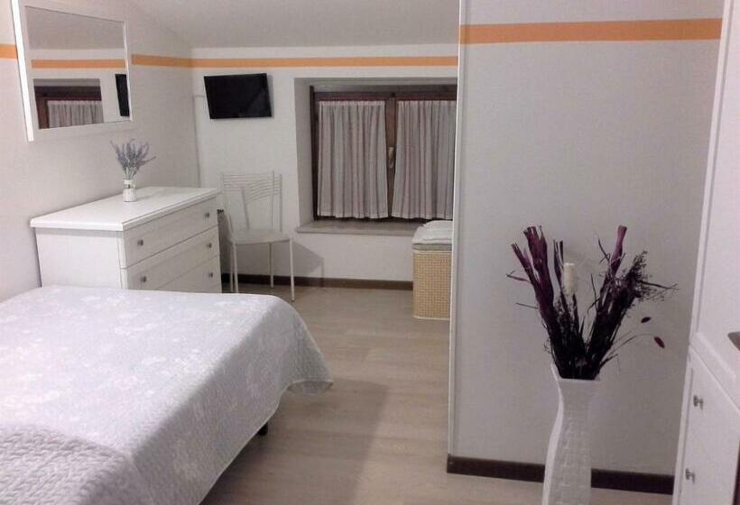 标准单人间, La Rama