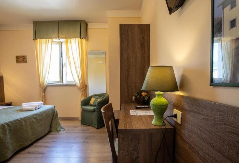 标准间, La Tavola Rotonda