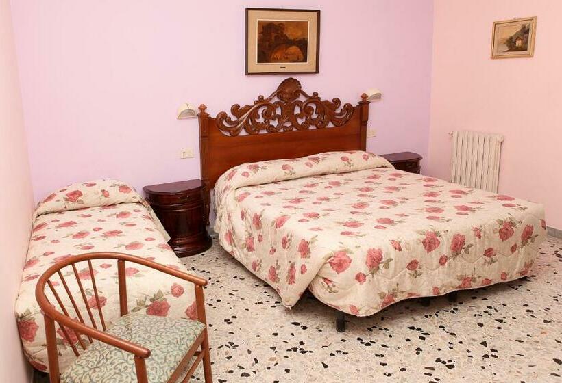 标准三人间, Linda