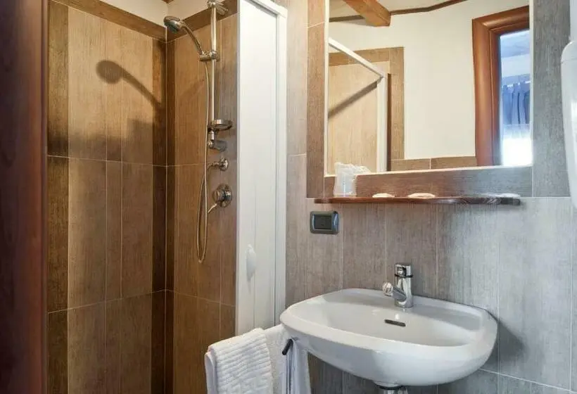 Standard Kolmen Hengen Huone, Locanda Romana