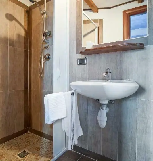 Standard Yhden Hengen Huone, Locanda Romana