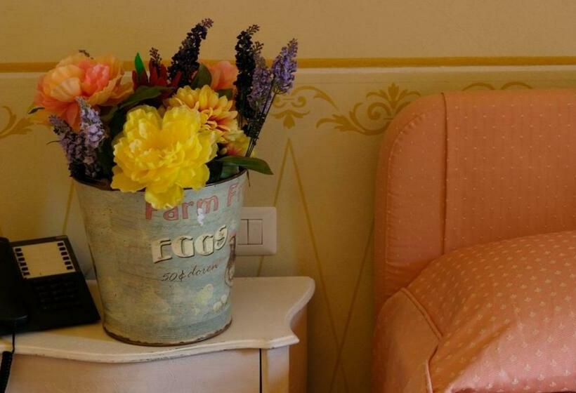 غرفة قياسية ثلاثية, Locanda San Barnaba