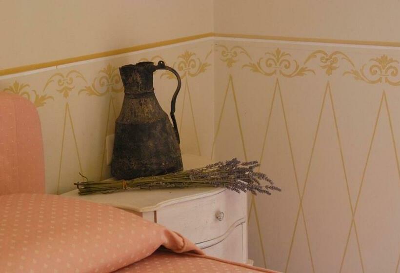 غرفة قياسية ثلاثية, Locanda San Barnaba