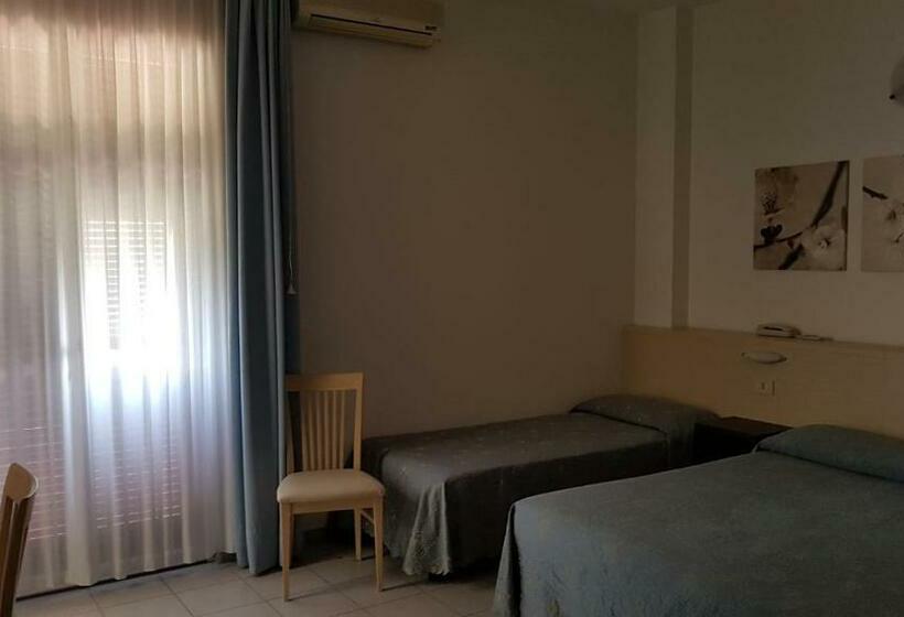 Номер Стандарт Трехместный, Patrizia