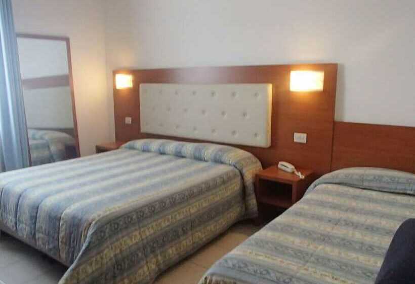 Номер Стандарт Трехместный, Patrizia