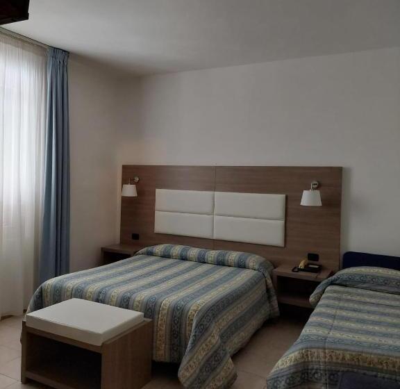 Номер Стандарт Трехместный, Patrizia