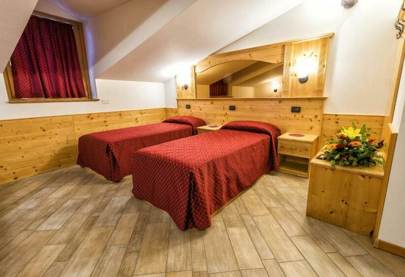 غرفة قياسية ثلاثية, Ristorante Alla Nave