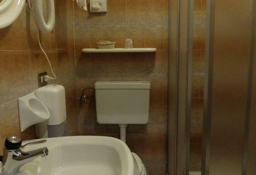 اتاق استاندارد یک نفره, Ristorante Regina