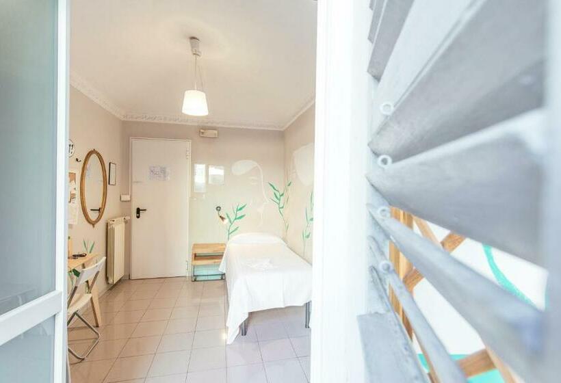 اتاق استاندارد یک نفره, Tomato Urban Retreat