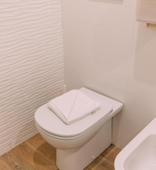 غرفة قياسية ثلاثية, Tomato Urban Retreat