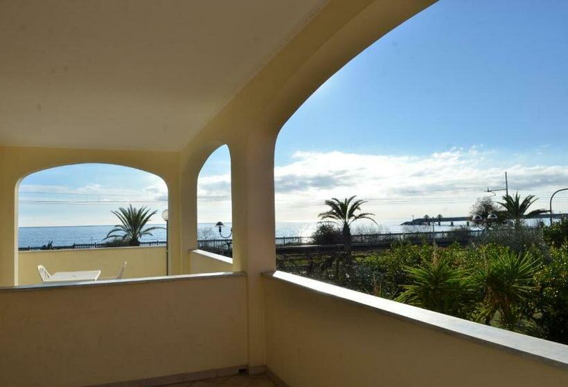 Апартаменты 1 Спальня Вид на Море, Residence Villa Carmen Fronte Mare A 50 Mt