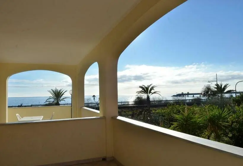 آپارتمان 1 خوابه با چشمانداز دریا, Residence Villa Carmen Fronte Mare A 50 Mt
