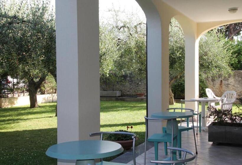 Апартаменты 2 Спальни, Residence Villa Carmen Fronte Mare A 50 Mt