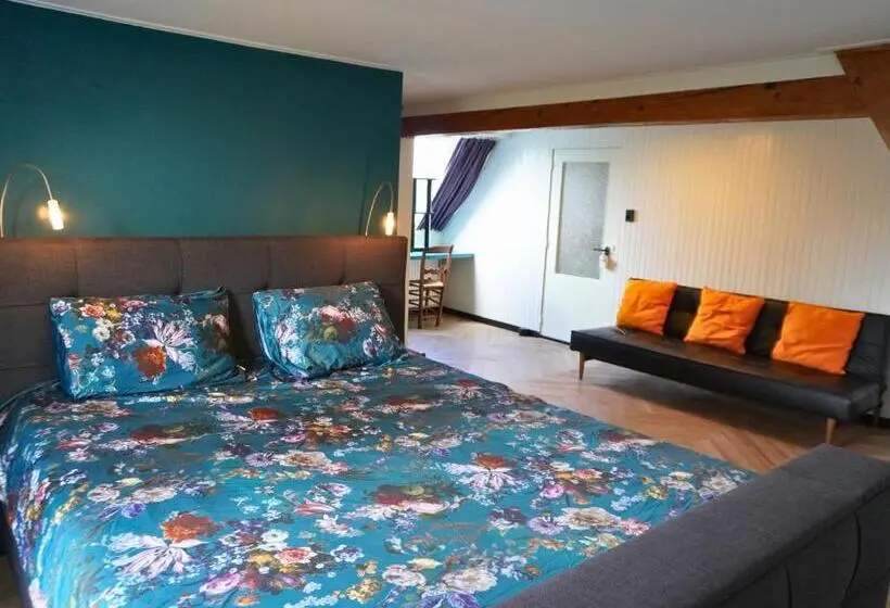 スタンダードトリプルルーム, B&b Catharinenburg, Optionele Wellnessfaciliteiten Beschikbaar!