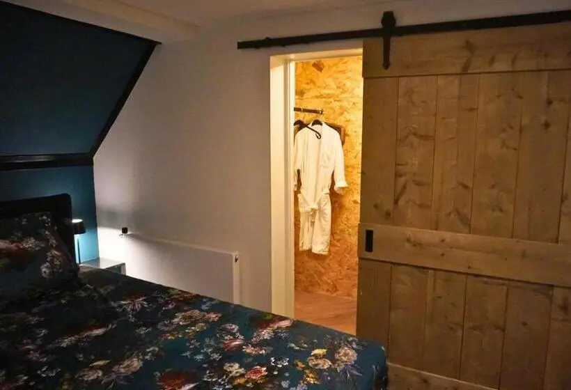 キングサイズベッドのスタンダードルーム, B&b Catharinenburg, Optionele Wellnessfaciliteiten Beschikbaar!