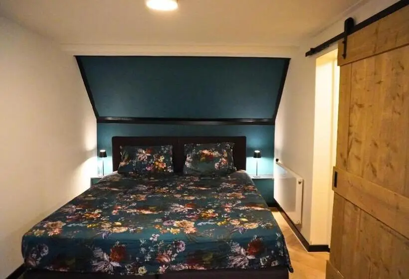 キングサイズベッドのスタンダードルーム, B&b Catharinenburg, Optionele Wellnessfaciliteiten Beschikbaar!