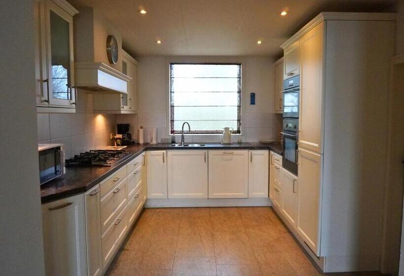 バルコニー付きデラックスルーム, B&b Catharinenburg, Optionele Wellnessfaciliteiten Beschikbaar!