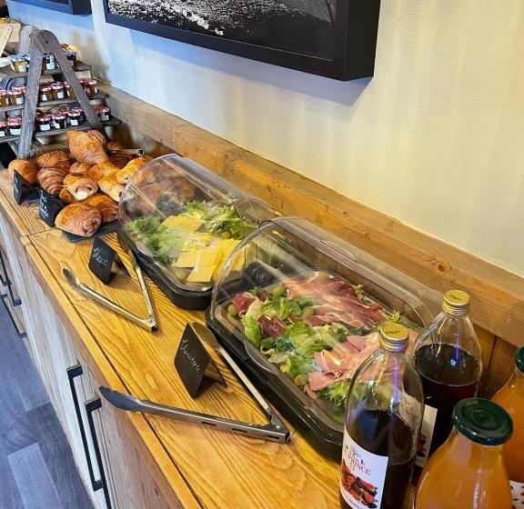 اتاق استاندارد سه تخته با بالکن, Chalet Hotel La Corniche