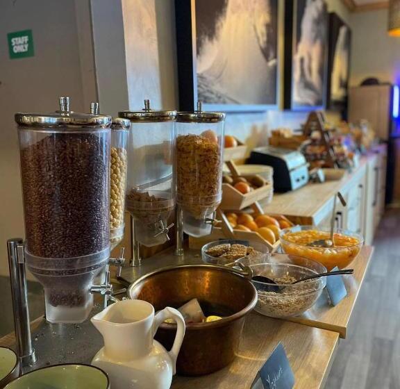 سوییت خانوادگی, Chalet Hotel La Corniche