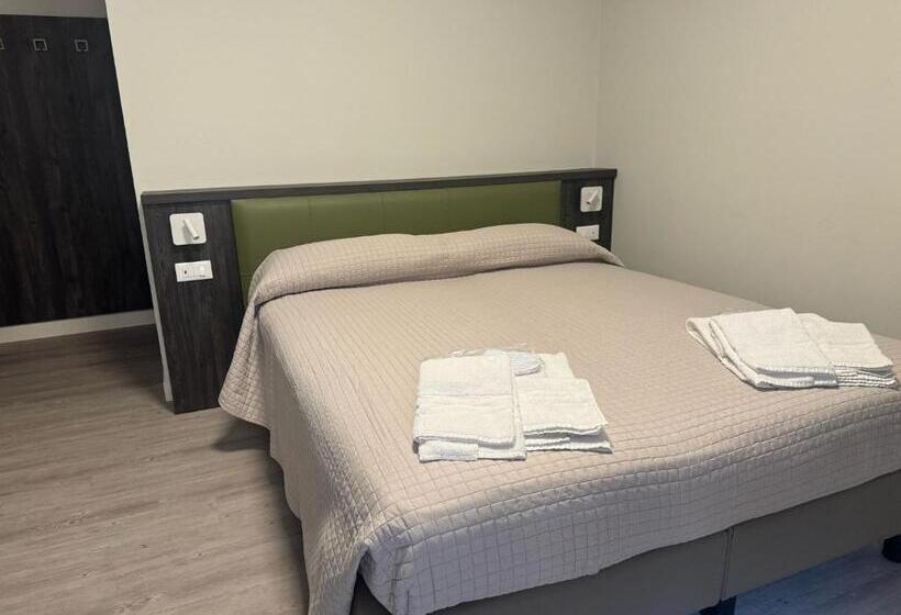 스탠다드 룸, Da Noi Trattoria