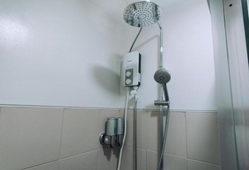 סטודיו סטנדרט עם מרפסת, Pristine Studio Condo Unit At Camella Northpoint