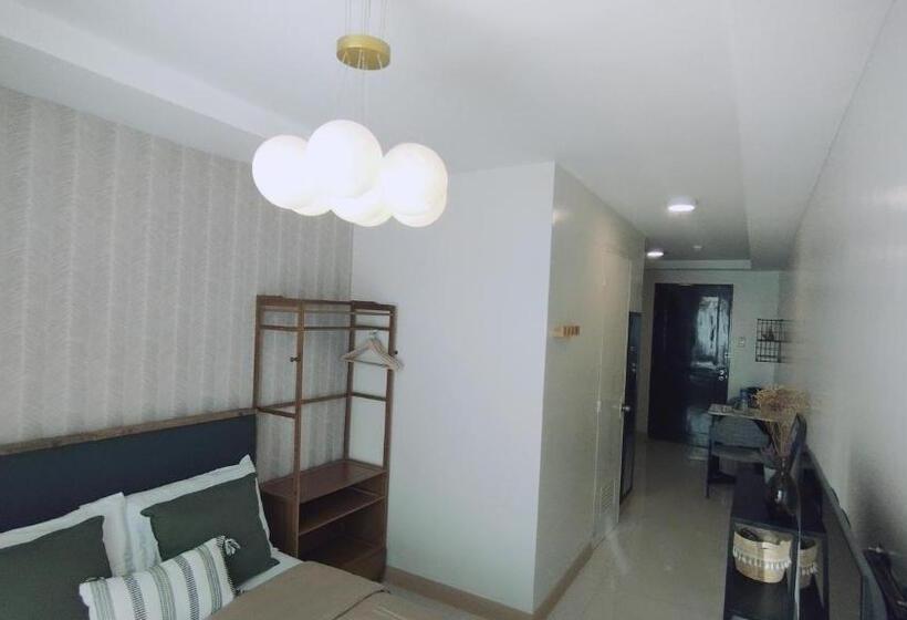 סטודיו סטנדרט עם מרפסת, Pristine Studio Condo Unit At Camella Northpoint
