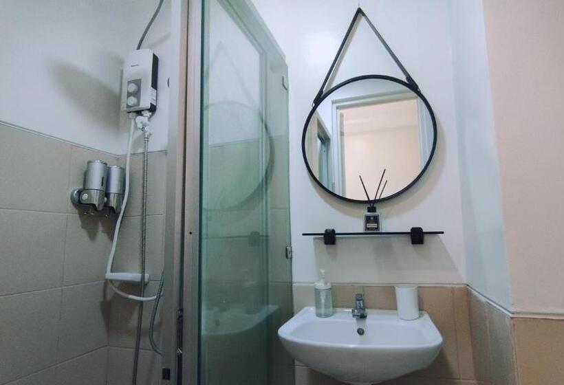 סטודיו סטנדרט עם מרפסת, Pristine Studio Condo Unit At Camella Northpoint