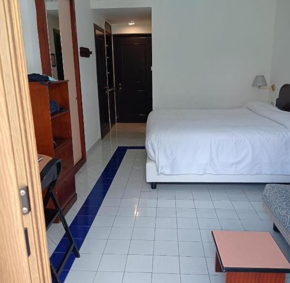 标准三人间, Apartment Hotel Royal Con Balcone E Vista Mare