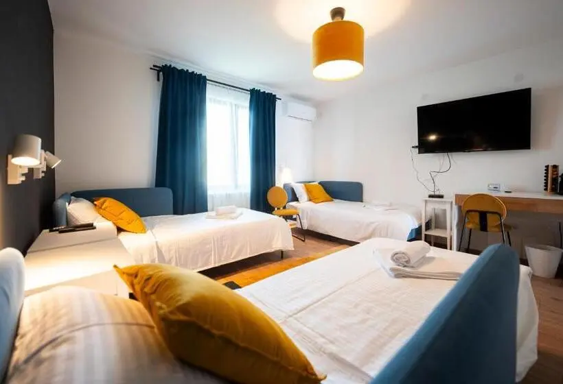 اتاق استاندارد سه تخته با چشم‌انداز باغ, Cozy Nook B&b   Free Private Parking