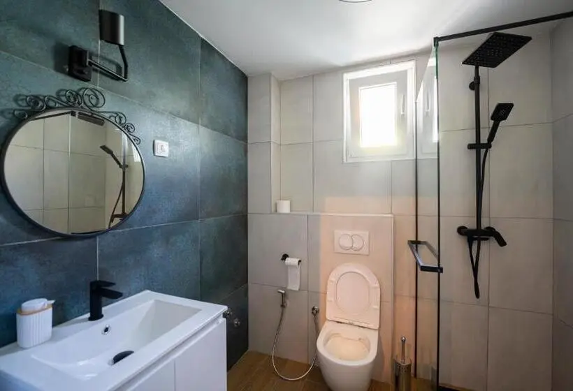 اتاق استاندارد سه تخته با چشم‌انداز, Cozy Nook B&b   Free Private Parking
