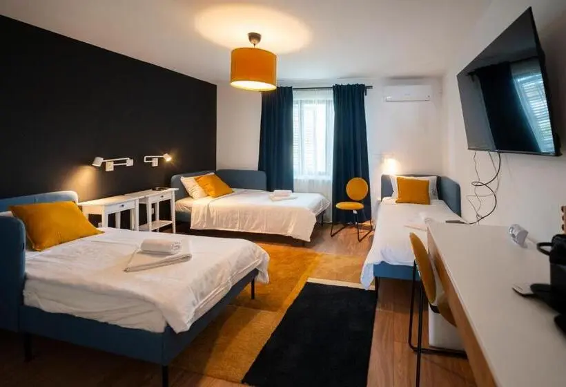 اتاق استاندارد سه تخته با چشم‌انداز, Cozy Nook B&b   Free Private Parking
