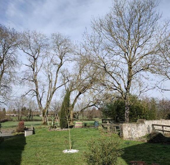 غرفة قياسية مطلّة علي الحديقة, Le Cardoué, Gíte Au Cœur Du Bocage Vendéen