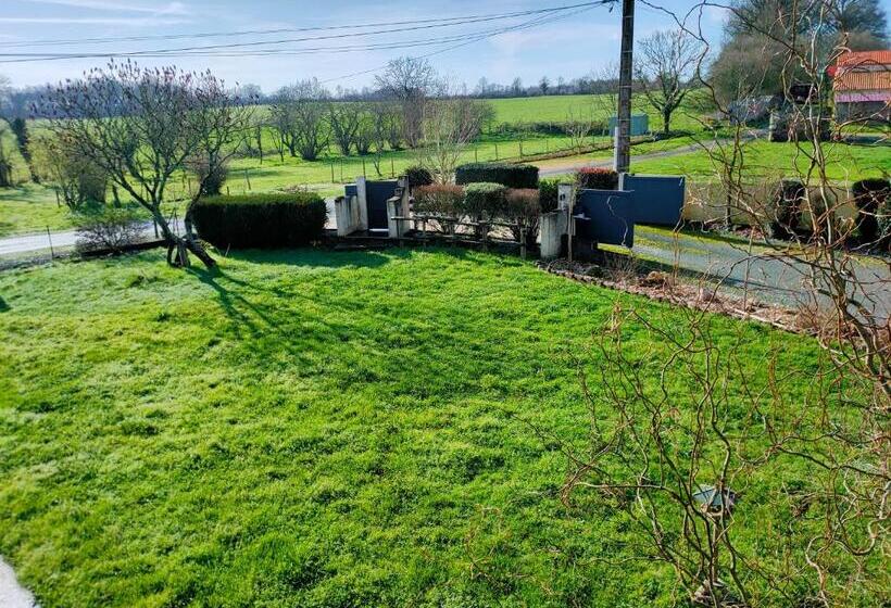 غرفة قياسية, Le Cardoué, Gíte Au Cœur Du Bocage Vendéen