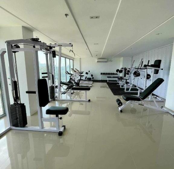 استودیو استاندارد با بالکن, Cozy Studio Unit In A Condominium