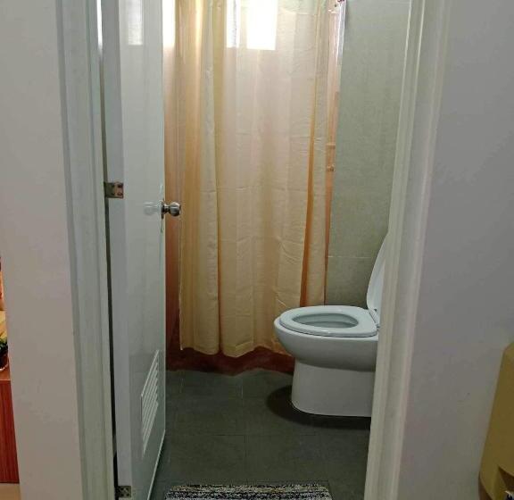 استودیو استاندارد با بالکن, Cozy Studio Unit In A Condominium